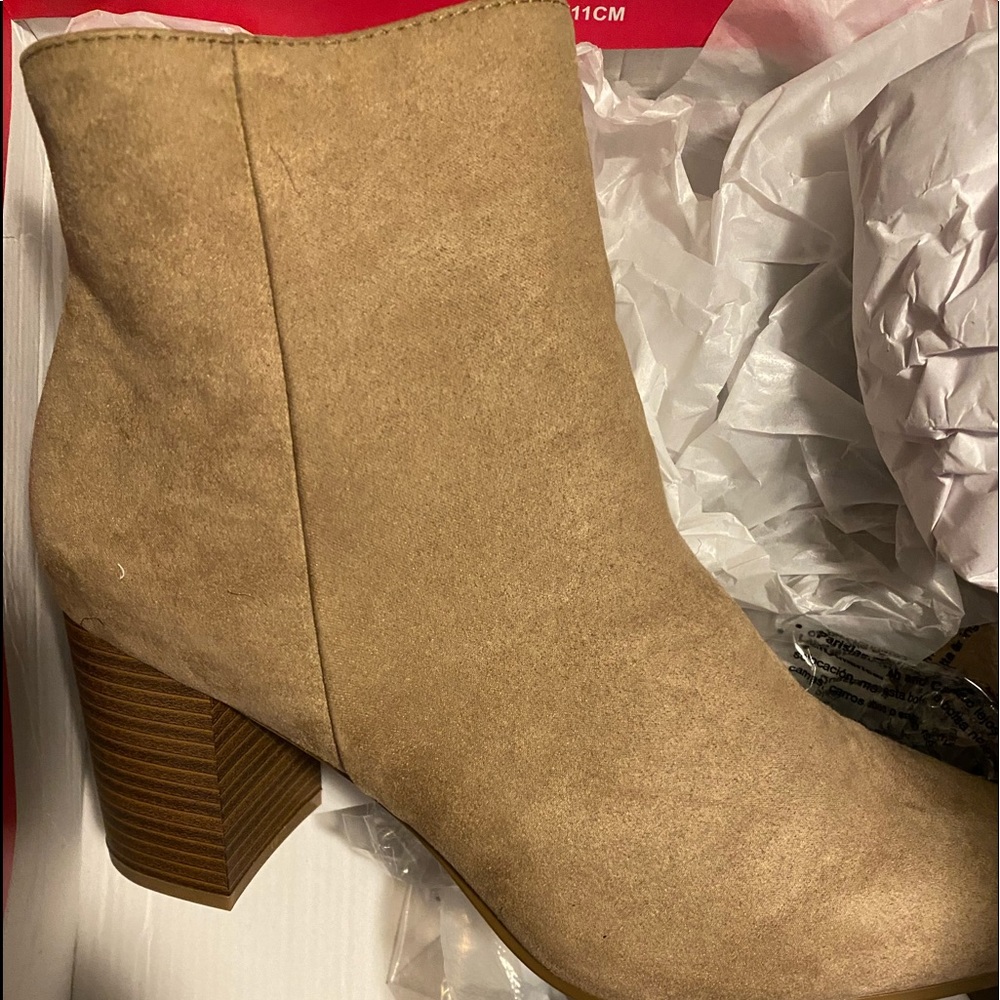 Lot of size 10 Shoes!